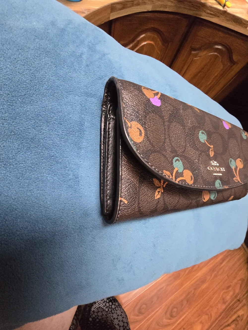 Coach EUC Black & Brown w/ Cherries Design Saffiano Leather Zip Wallet 7.75